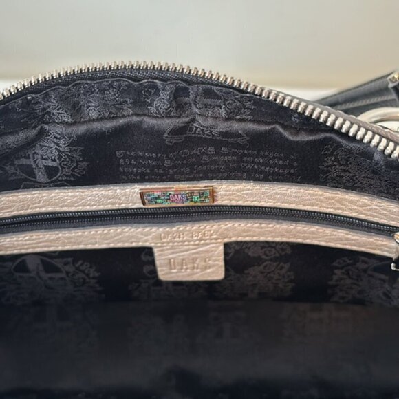 DAK’s of London silver/cream leather black patent leather shoulder bag - Picture 10 of 13